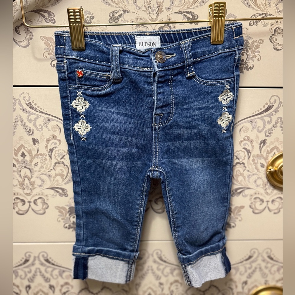 💥4/$20💥 💙🌸💕 Hudson Girls Embroidered Blue Cropped Jeans 24 month